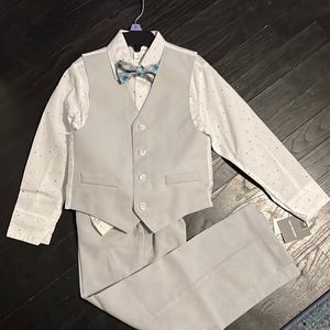 Brand new VAN HEUSEN size 5 suit set